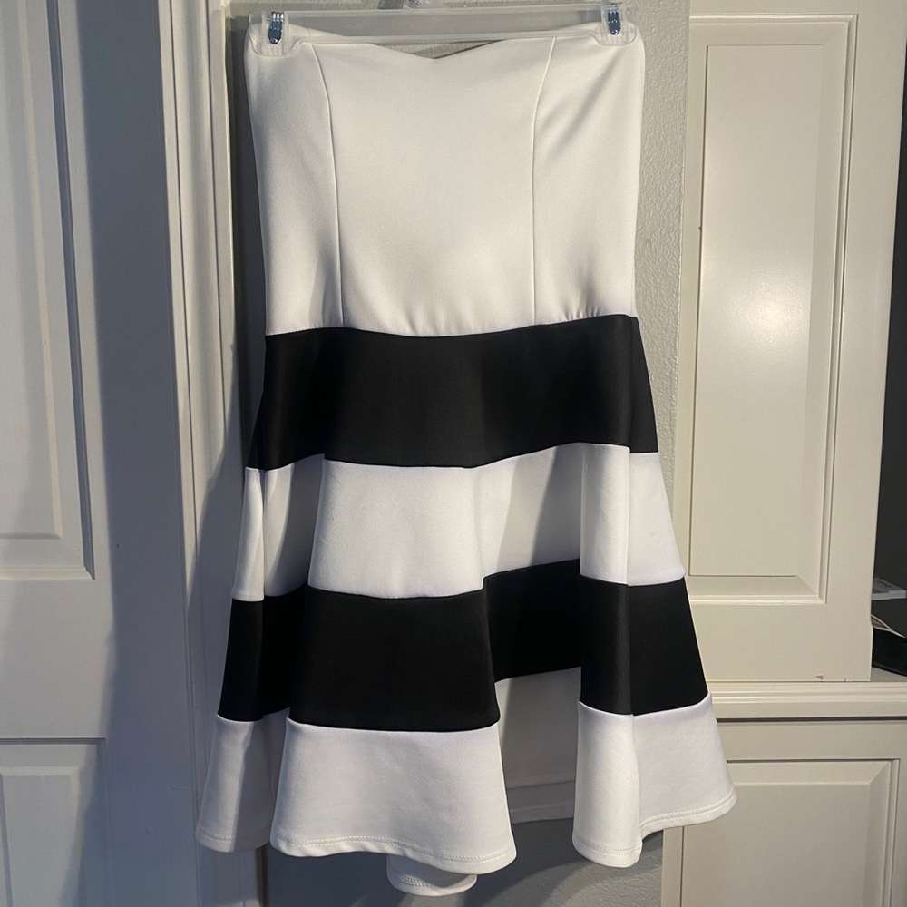 Medium Charlotte Russe black and white dress